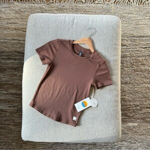 NWT Vuori Pose Fitted Tee in Hazelnut